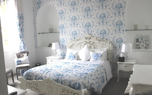 The Riverside House Hotel