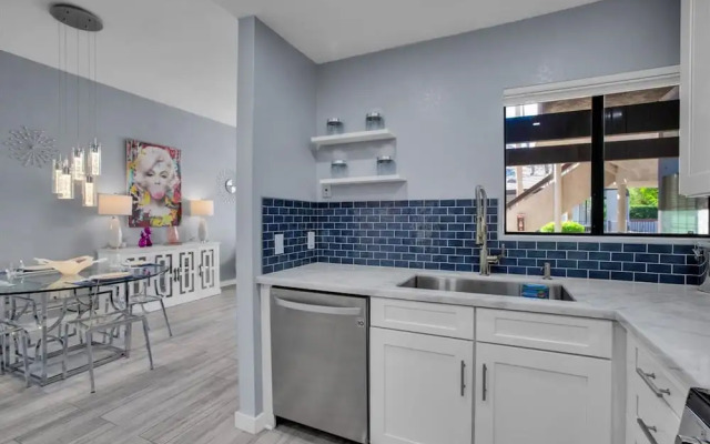 Hollywood Glam Hideaway