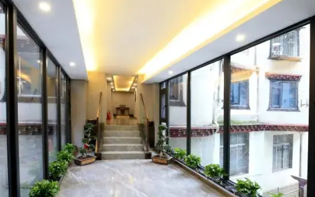 Qinghuaigu Hotel