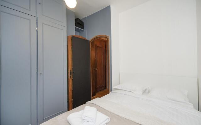 Pick a Flat - Canal Saint Martin / Yves Toudic apartment