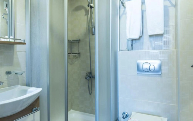 Taksim Metropark Hotel