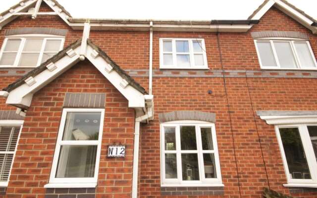 Fantastic 2-bed House in Hull. Garden, Sky tv