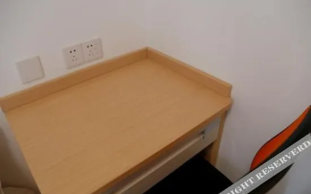 Forever 19 Theme Hostel