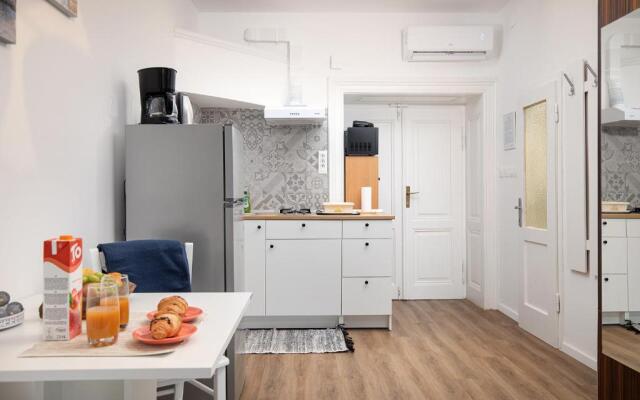 Modern Antique apartment's Villa Castropola 8, located in Center of Pula