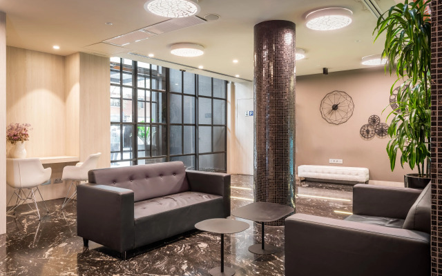 Arya Stadium Hotel