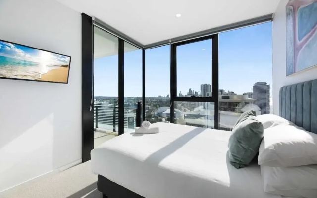Elegant 2-bed Broadbeach Hotel With Ocean View