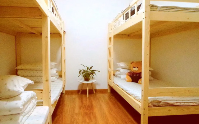 Wuhan Time On The Way Hostel