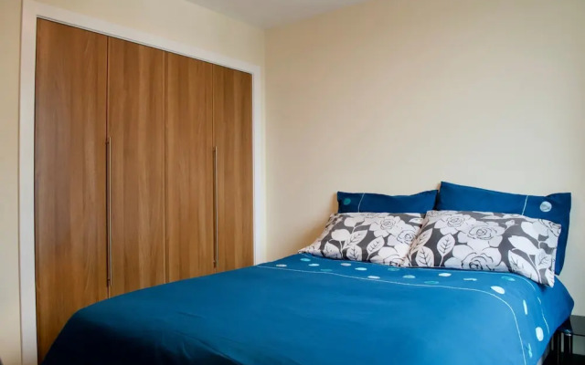 Large and Modern 2 Bed 2 Bath Edinburgh Apartment