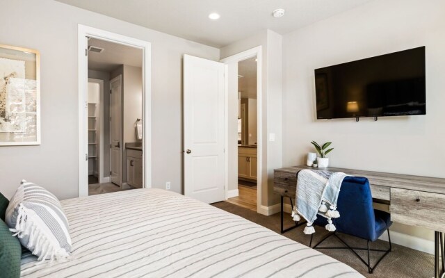 Sunnyside Retreat at Escondido by RedAwning