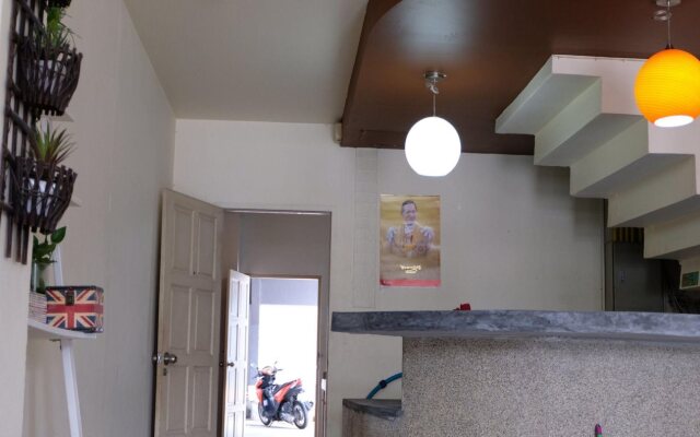 Ai Aroon Apartment