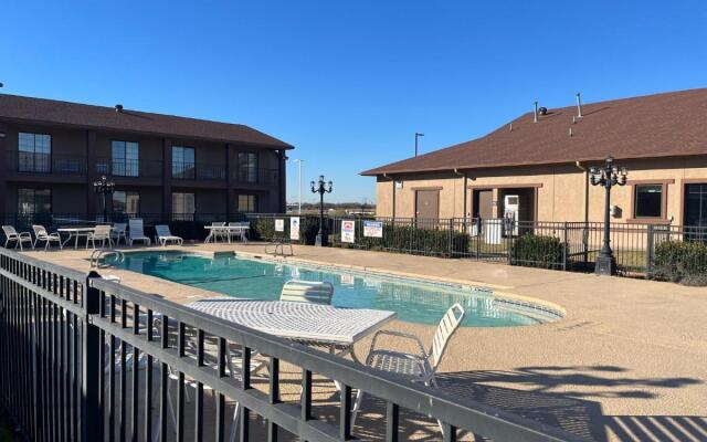 Red Roof Inn & Suites Sulphur Springs