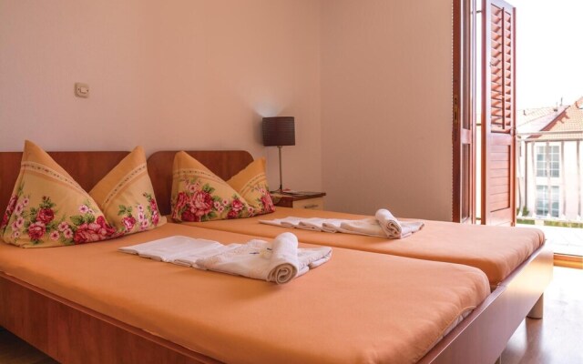 Amazing Home in Makarska With Wifi and 2 Bedrooms