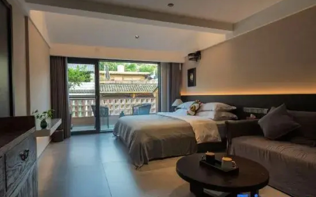 Xiaoshihou. Xiaoshihou Homestay (Border City Chatong Scenic Area)