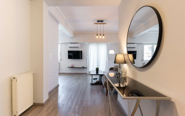 Sea Breeze Suite Next to Flisvos Marina