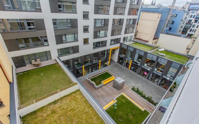 Spacious Terrace Apartment with free private parking