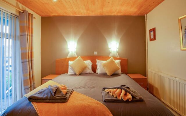 Lodge Hotel (os)