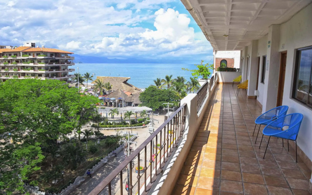 Hotel Eloisa - Near Playa de los Muertos