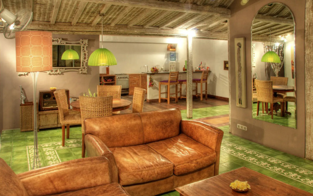 Villa West