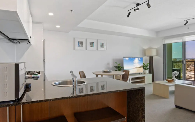 Seaside Escape With Pool, Balcony and Views – Guest Rooms – Redcliffe