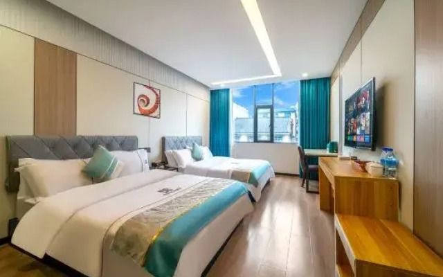 Liping Yihe Shangpin Hotel