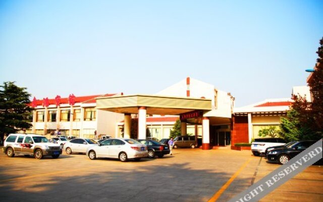 Donghai Hotel (Yantai Military Catering Station)