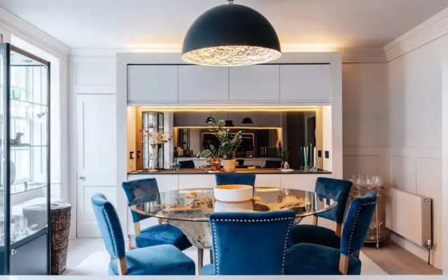 Modern Stylish Central Bath Apartment