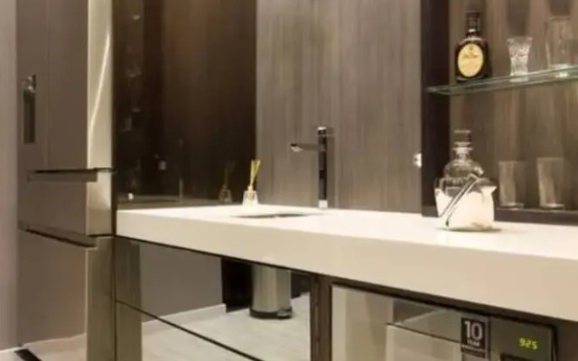 Ultra Luxury 2 Bed Loft in Lleras