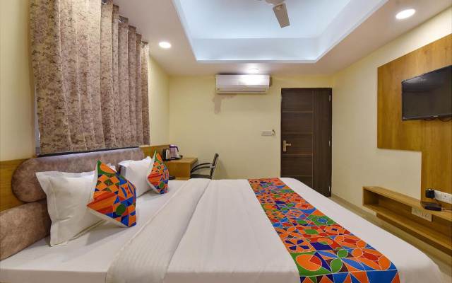 FabHotel Pink City