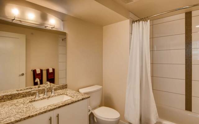 Walk to Everywhere Gaslamp 2 BR2 BA