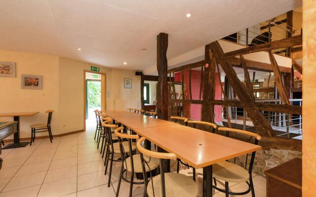Glorious Holiday Home in Weris with Jacuzzi