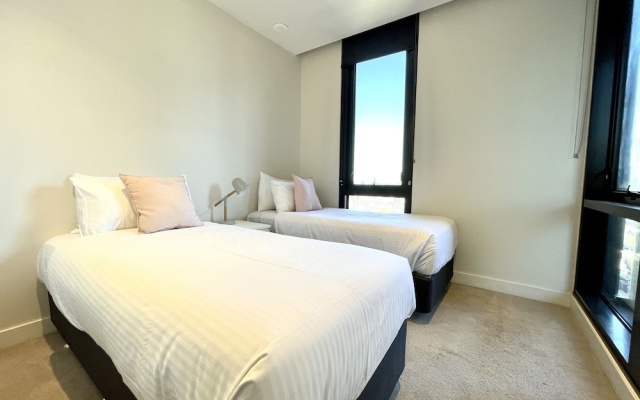 Empire Apartment Tower – Guest Rooms – Melbourne
