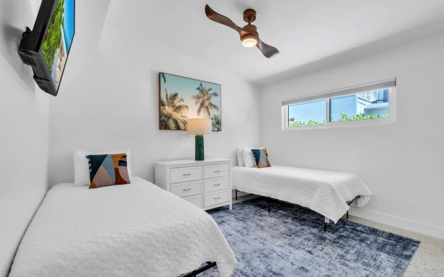 The Palm Leaf 3 Bedroom Home by RedAwning