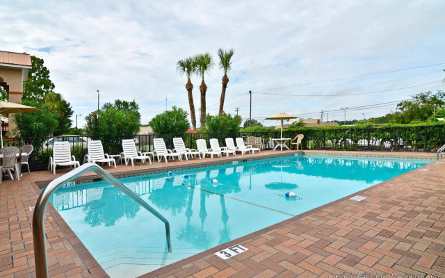 Quality Inn near Manatee Springs State Park