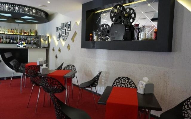 Hotel Kino