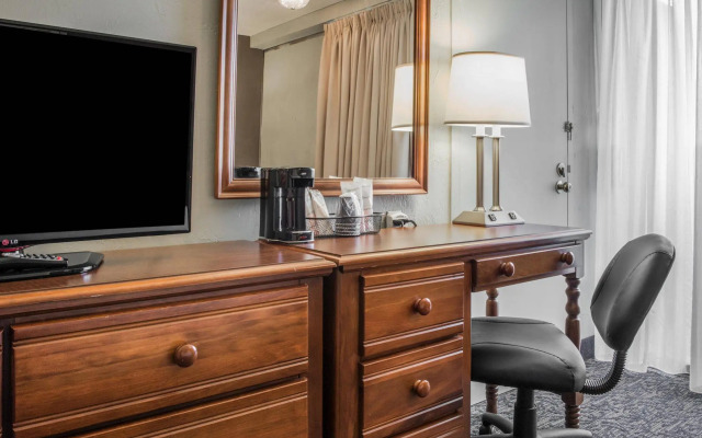 Quality Inn University Center