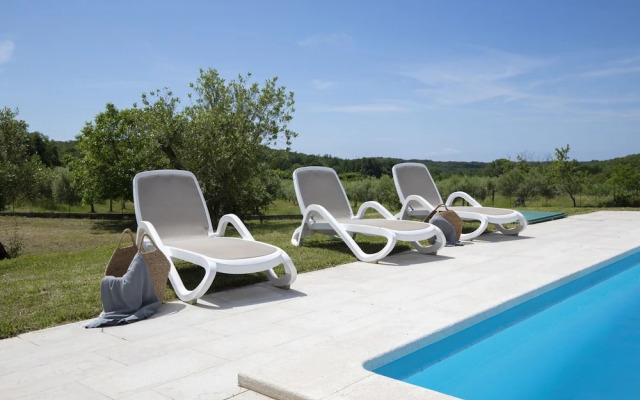 Villa in Sorici With Private Pool