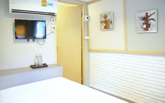 Stay With Me Guesthouse