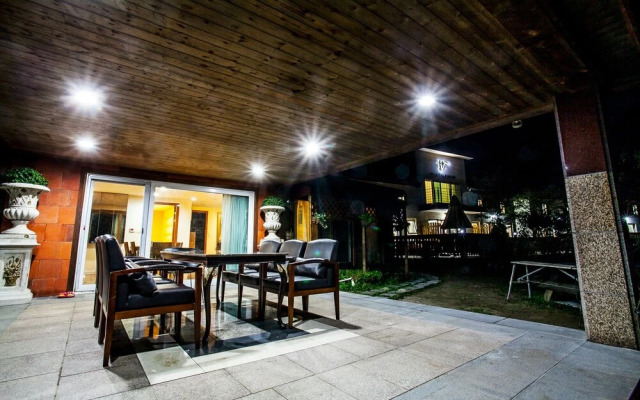 Hill & Falls House