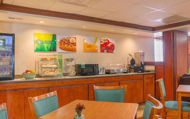 Quality Inn & Suites Detroit Metro Airport