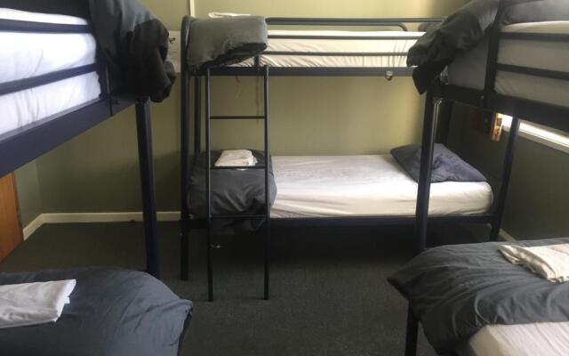 Tuatara Lodge - Hostel