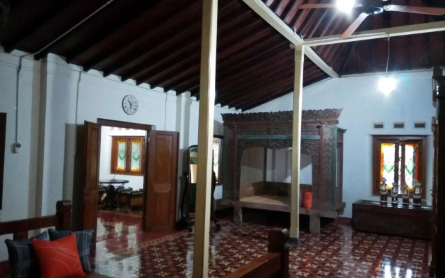 Omah Pitoe Guest House