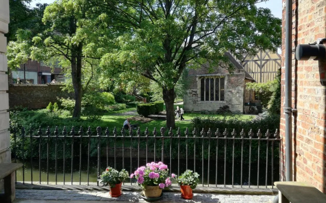 Merchants Place Apartment