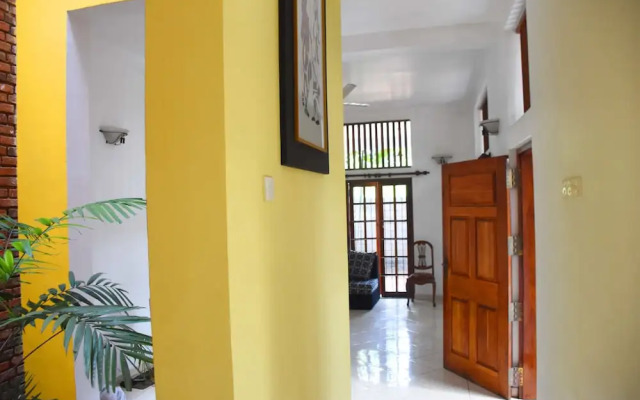 Ceylon Hostel - Colombo Int Airport