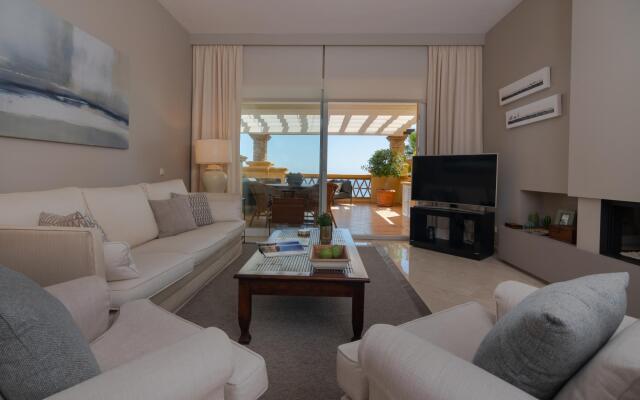 18166 - Superb Front Line Location - Heated Pool