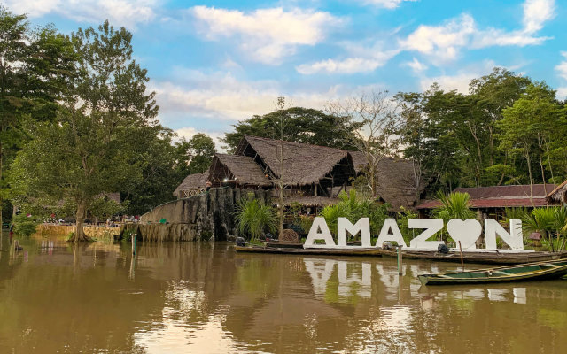 Hotel On Vacation Amazon