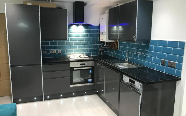 Charming 2-bed Flat in Swansea