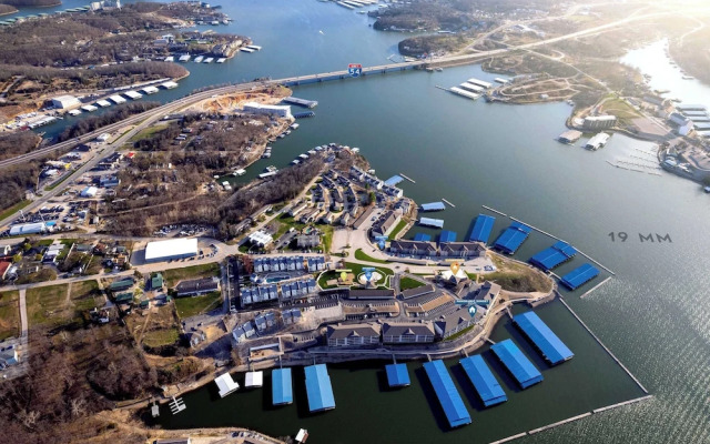 Panoramic Sunset Escape Waterfront Condo for 7!