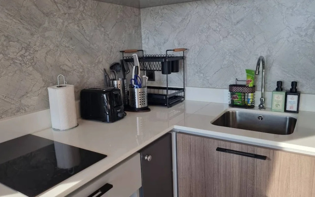 Bo403-great Seaview 1br With 2 Beds-big Balcony