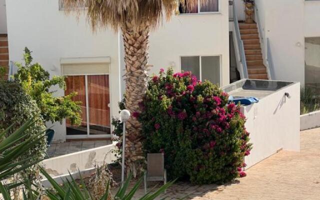 Sea view 1bed apartment with pool in Peyia B15