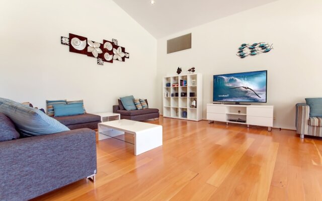 Mantra Aqua, Penthouse 83/1A Tomaree Street